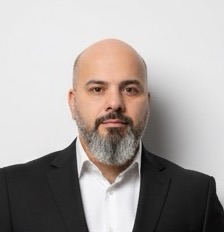 Adrian Dragnea - Manager Operațional cu 12+ ani experiență în leadership și optimizare procese