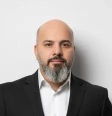 Adrian Dragnea - Manager Operațional cu 20+ ani experiență în leadership și optimizare procese